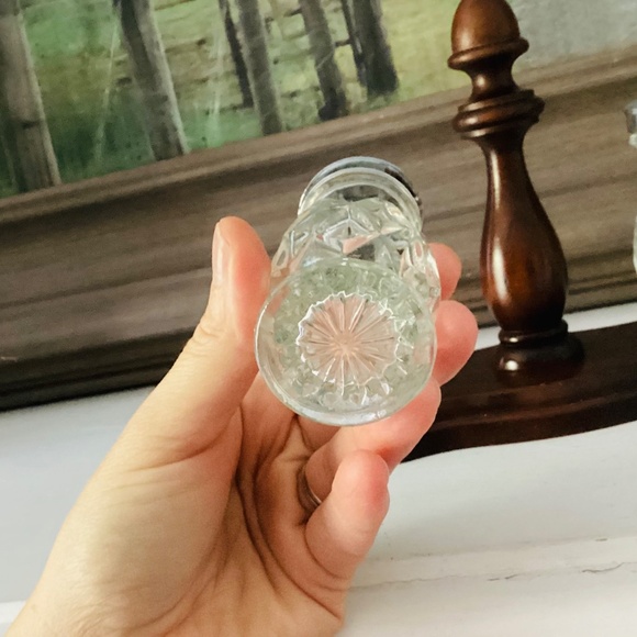 Vintage Glass Salt Pepper Shakers Set Wooden Stand Cottagecore Rustic MCM - Picture 8 of 11